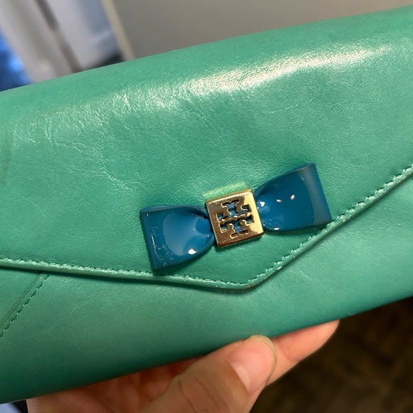 Tory Burch Leather Wallet with a Bow - Picture 3 of 8